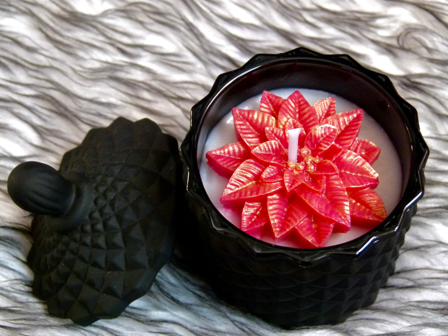 Bougie Noël noire et rouge ambiance élégante parfum Bulles Festives