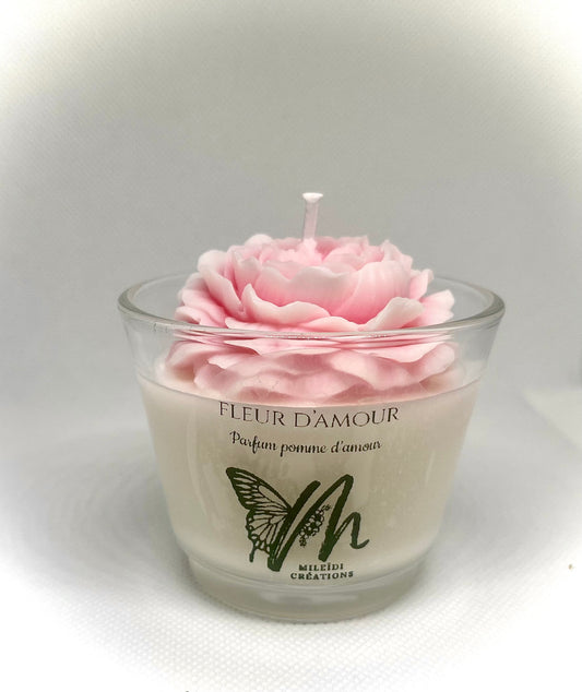Détail bougie romantique Saint-Valentin design fleur rose fait main