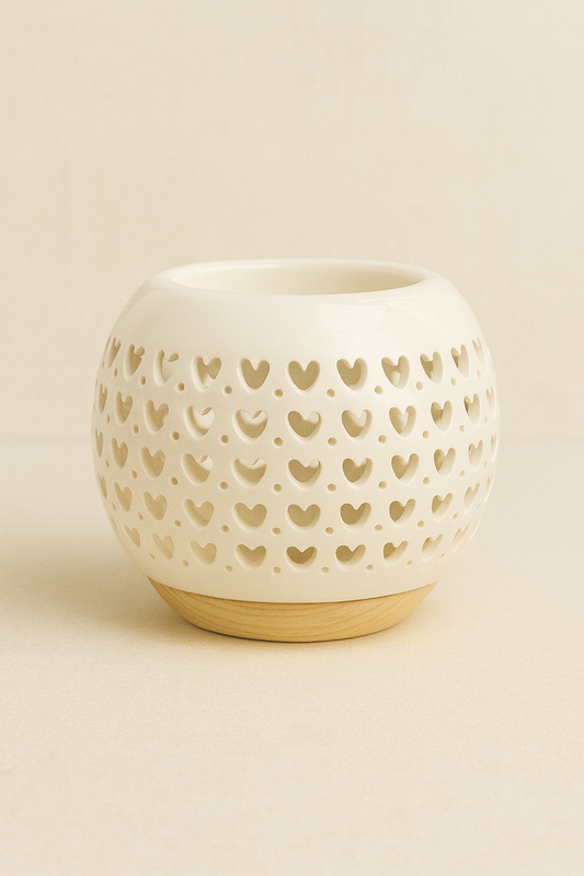 Brûle-parfum céramique blanche motif cœurs romantique support bois pour fondants