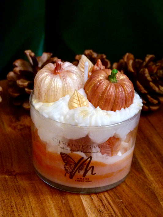 Bougie artisanale Citrouille Givrée parfum épicé automne avec citrouilles et feuilles dorées