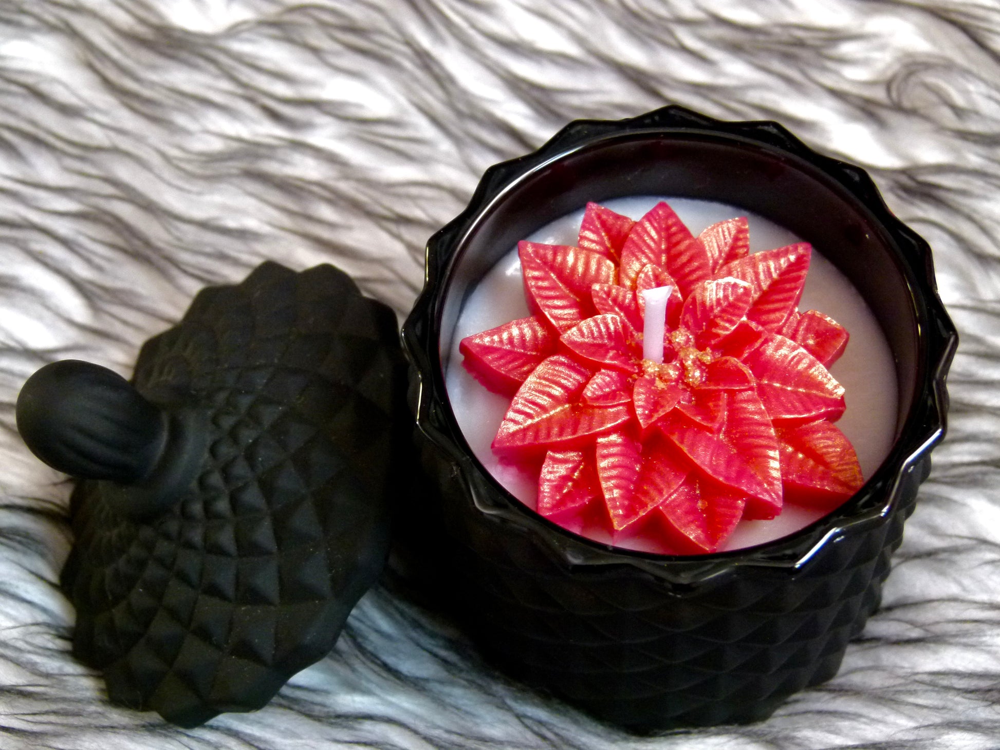 Bougie Noël noire et rouge ambiance élégante parfum Bulles Festives