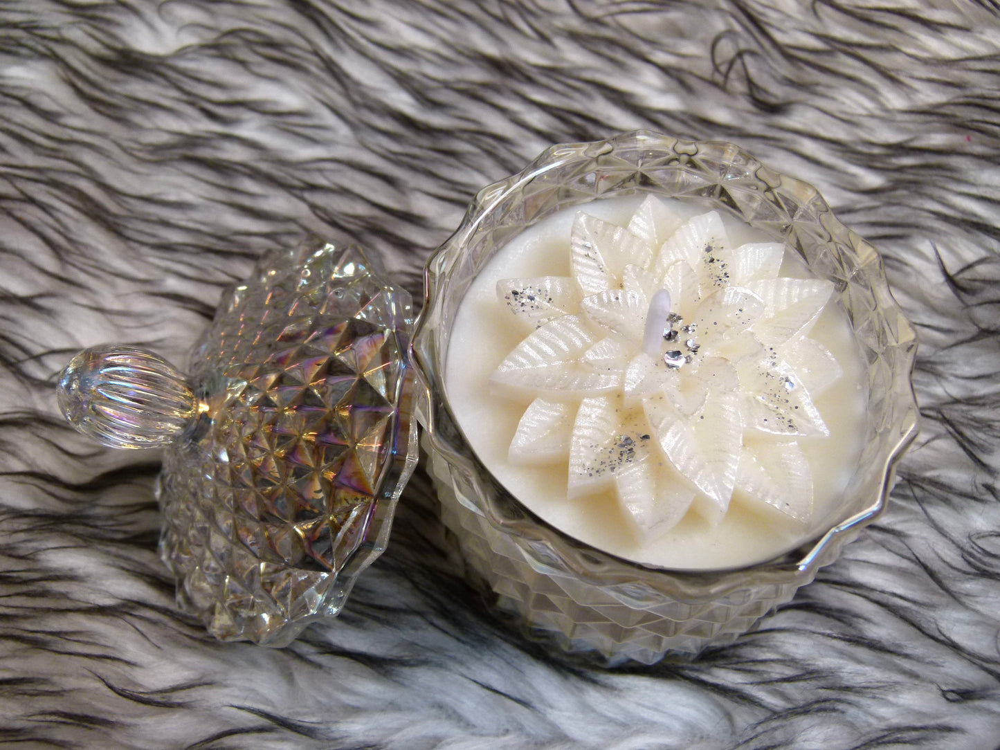 Bougie Noël blanche et argentée ambiance pure parfum Cachemire et Soie