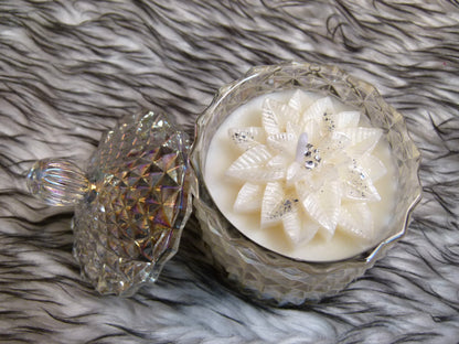 Bougie Noël blanche et argentée ambiance pure parfum Cachemire et Soie