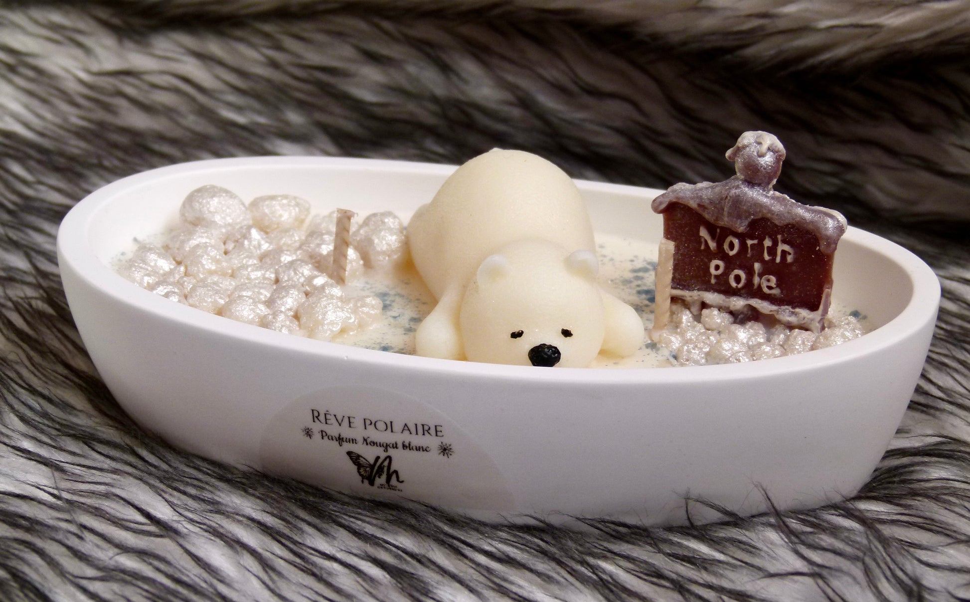 Bougie artisanale Rêve Polaire ours polaire parfum nougat blanc contenant jesmonite Noël