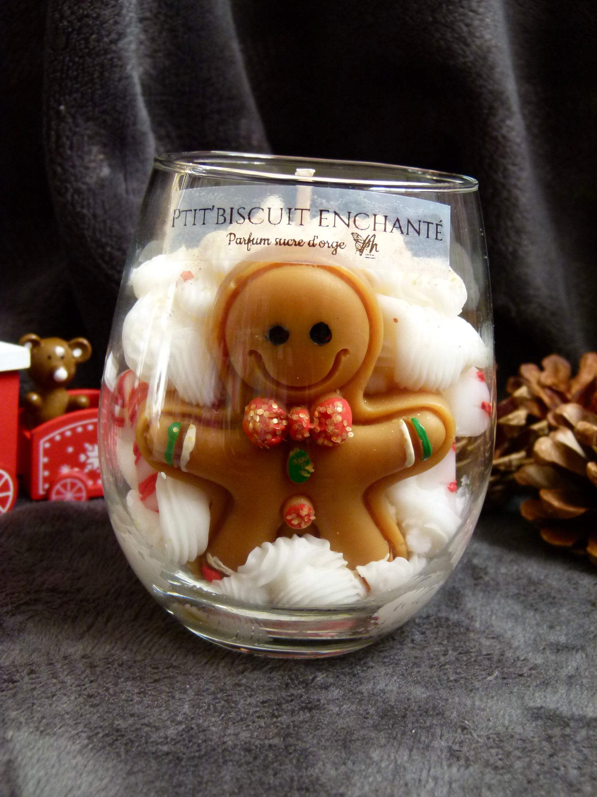 Détail chantilly pailletée bougie P'tit Biscuit Enchanté fait main