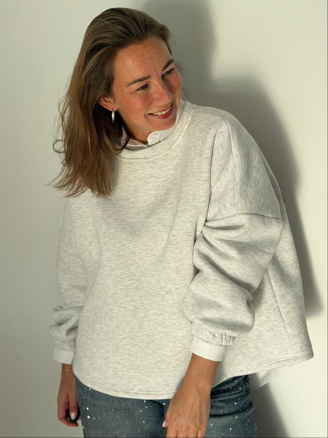 Bougie artisanale Casse-Noisette parfum rocher praliné boules de Noël rouge et blanc