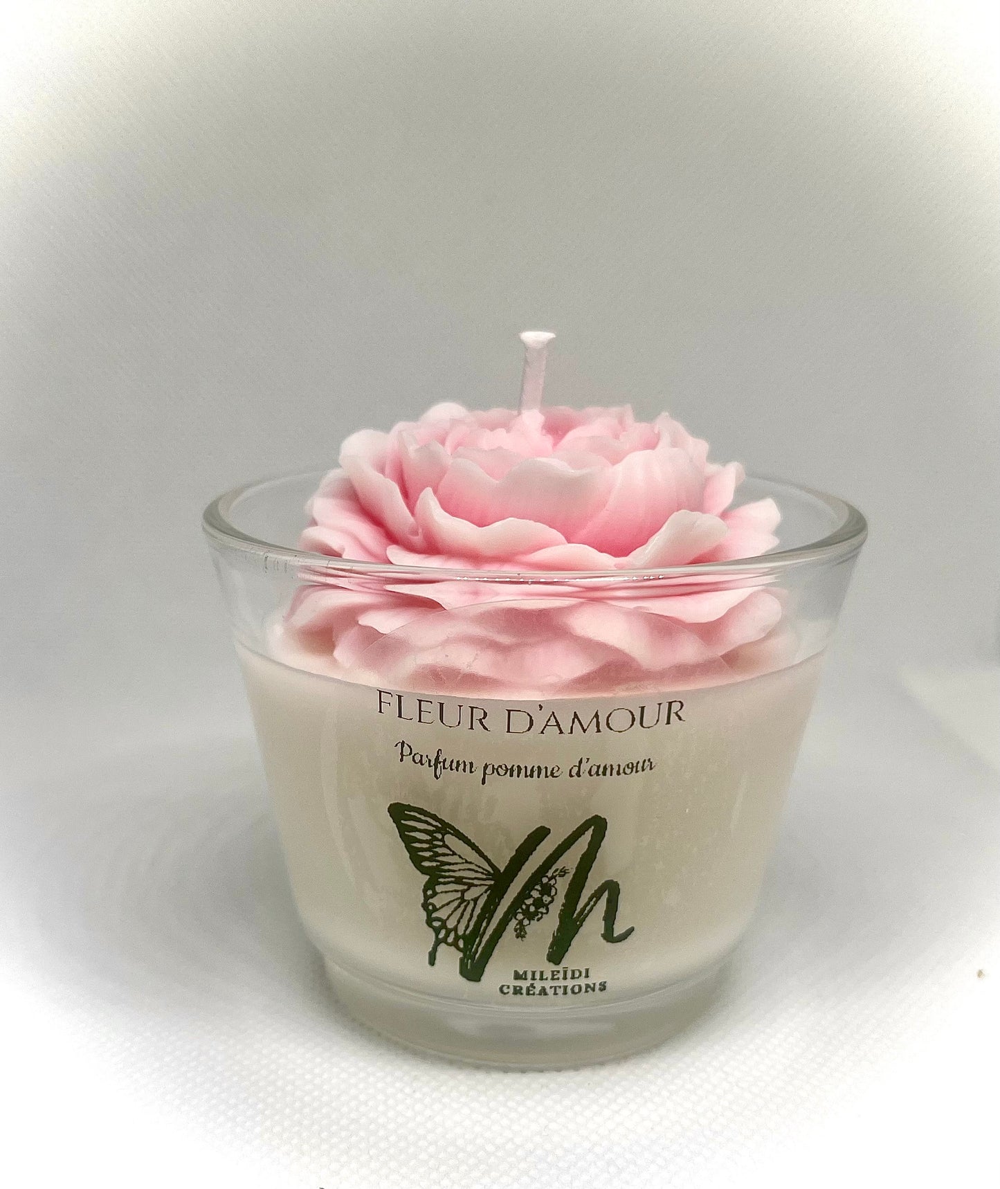 Détail bougie romantique Saint-Valentin design fleur rose fait main