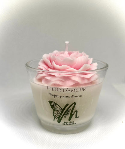 Détail bougie romantique Saint-Valentin design fleur rose fait main
